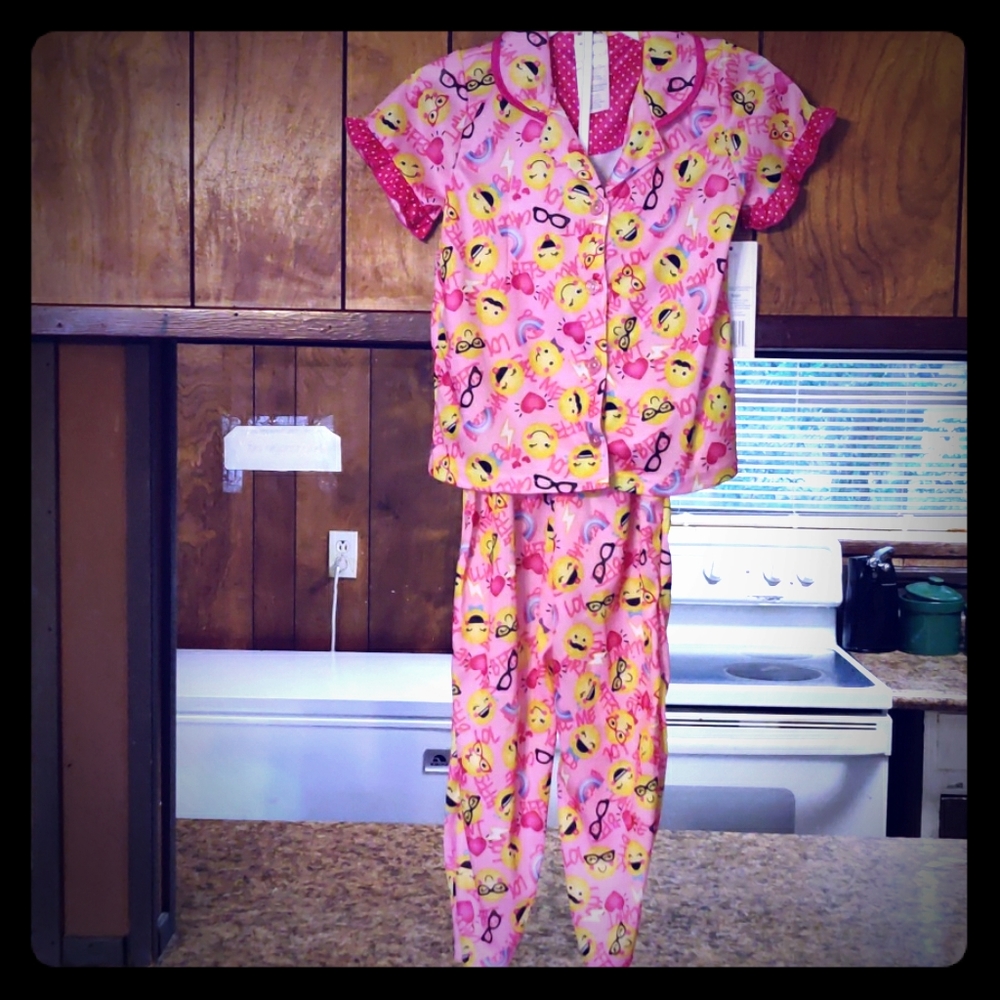 Girls Sleepwear.